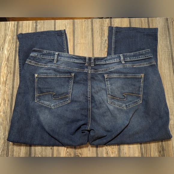 Silver Suki size 24 slim boot jeans that have been hemmed to a 28" inseam - Picture 4 of 11